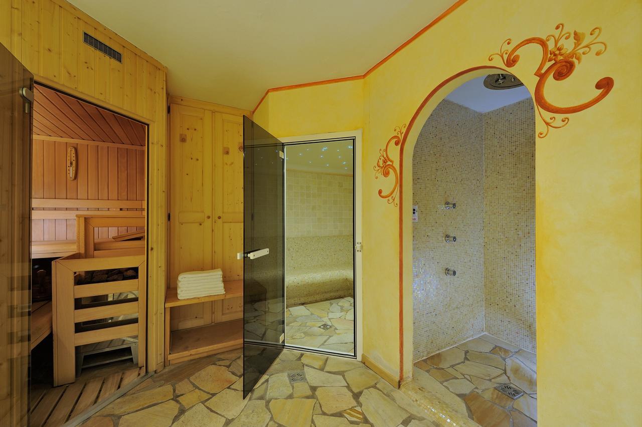 Chalet Dei Pini Aparthotel มาดอนนาดีกัมปิโญ ภายนอก รูปภาพ