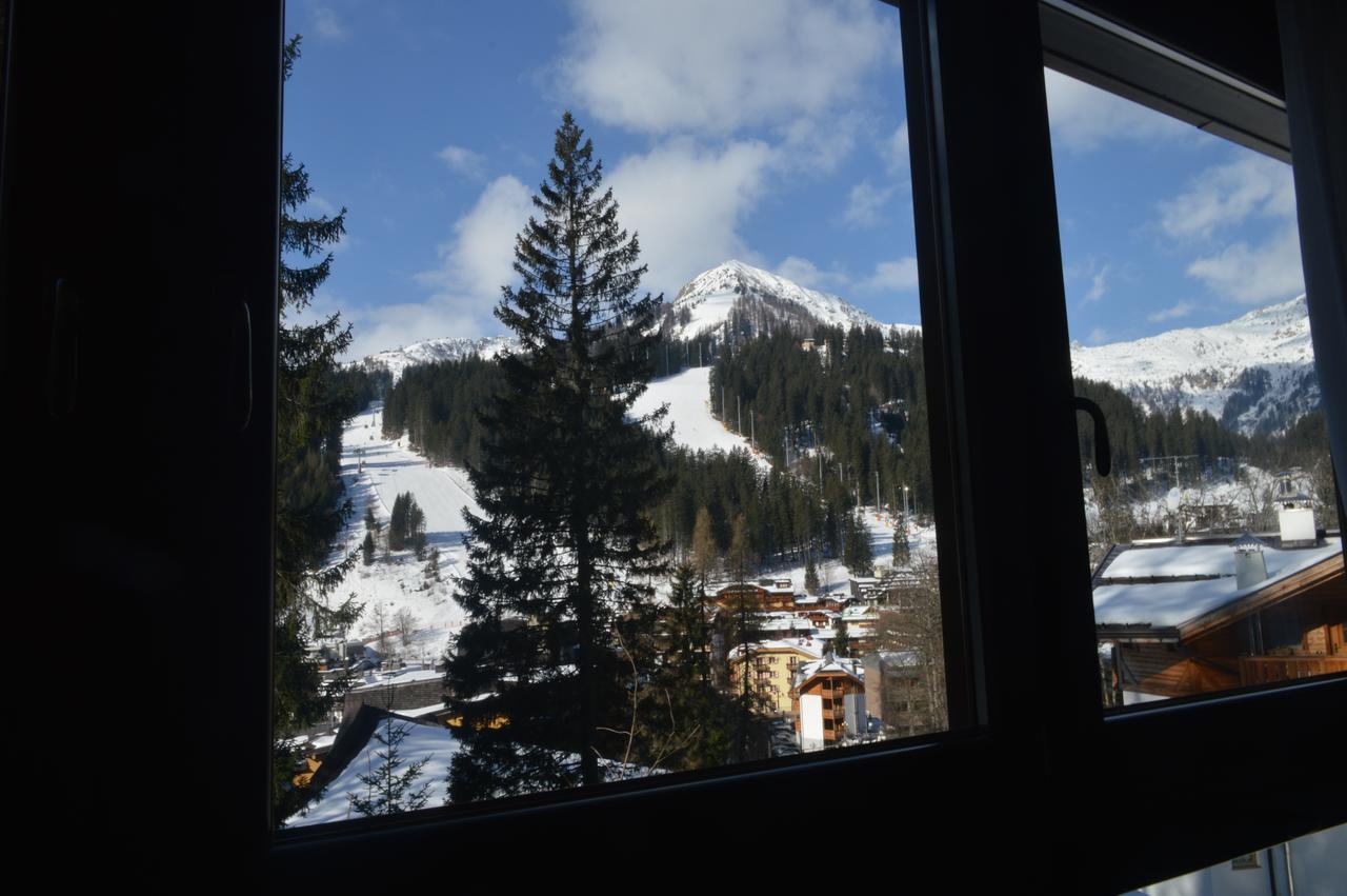 Chalet Dei Pini Aparthotel มาดอนนาดีกัมปิโญ ภายนอก รูปภาพ