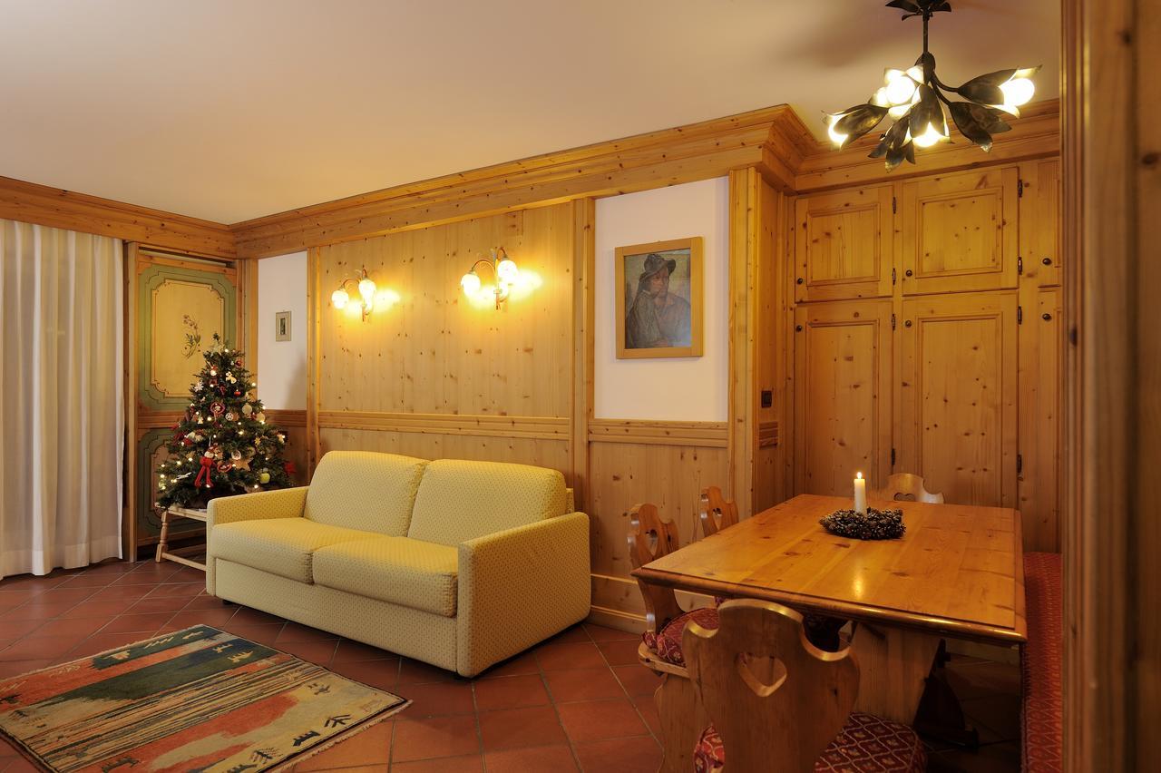 Chalet Dei Pini Aparthotel มาดอนนาดีกัมปิโญ ภายนอก รูปภาพ