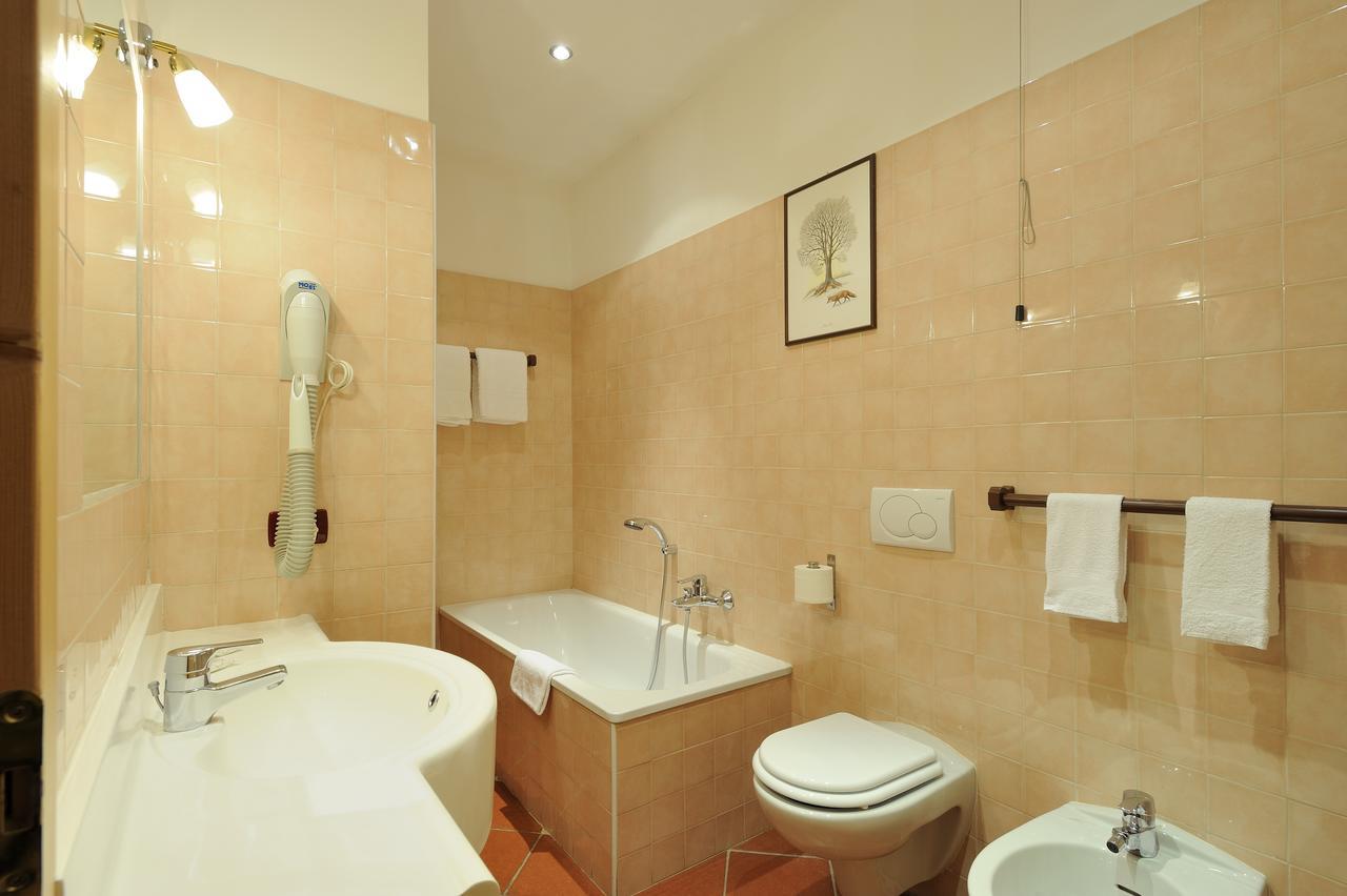 Chalet Dei Pini Aparthotel มาดอนนาดีกัมปิโญ ภายนอก รูปภาพ