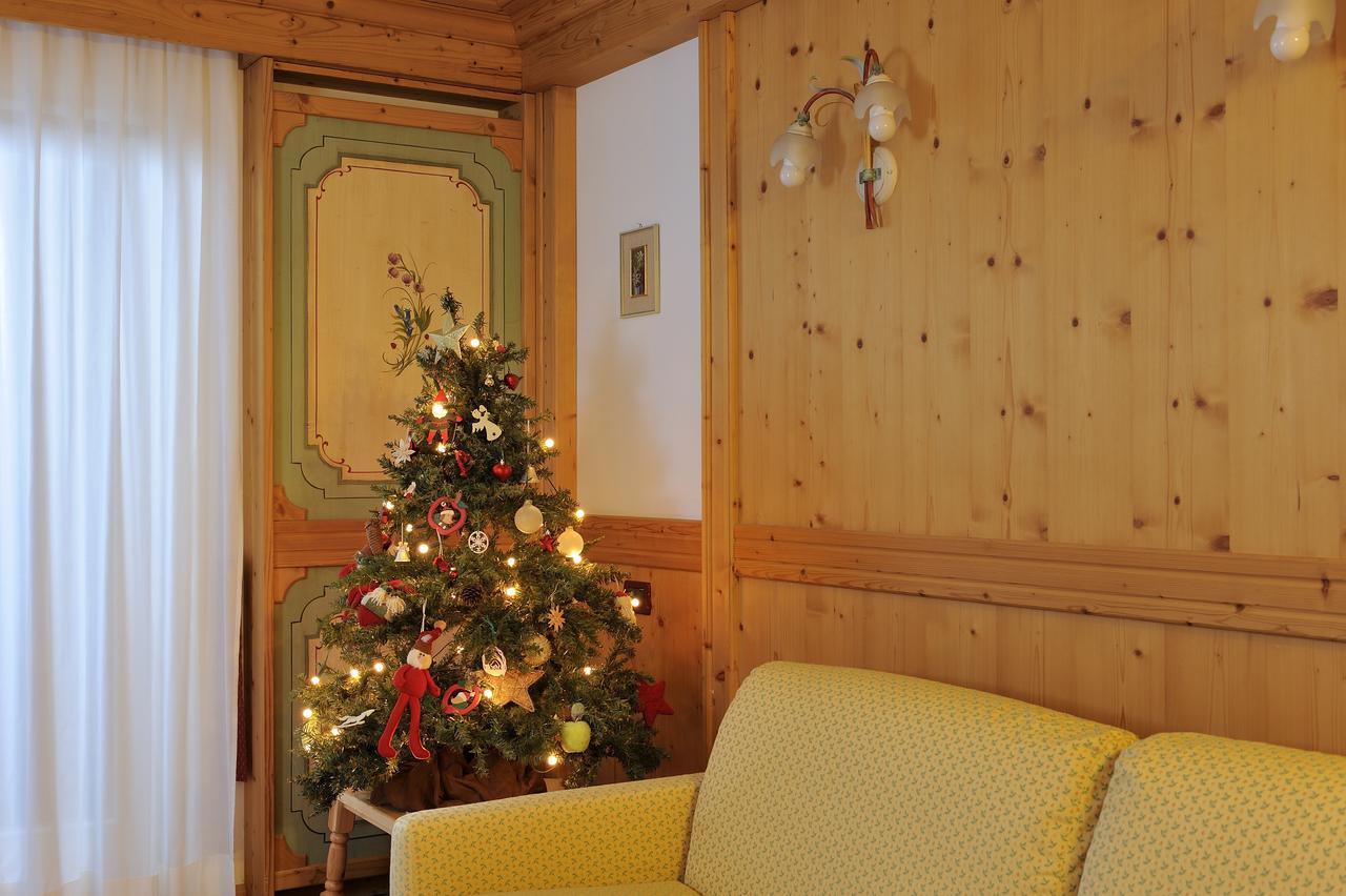 Chalet Dei Pini Aparthotel มาดอนนาดีกัมปิโญ ภายนอก รูปภาพ