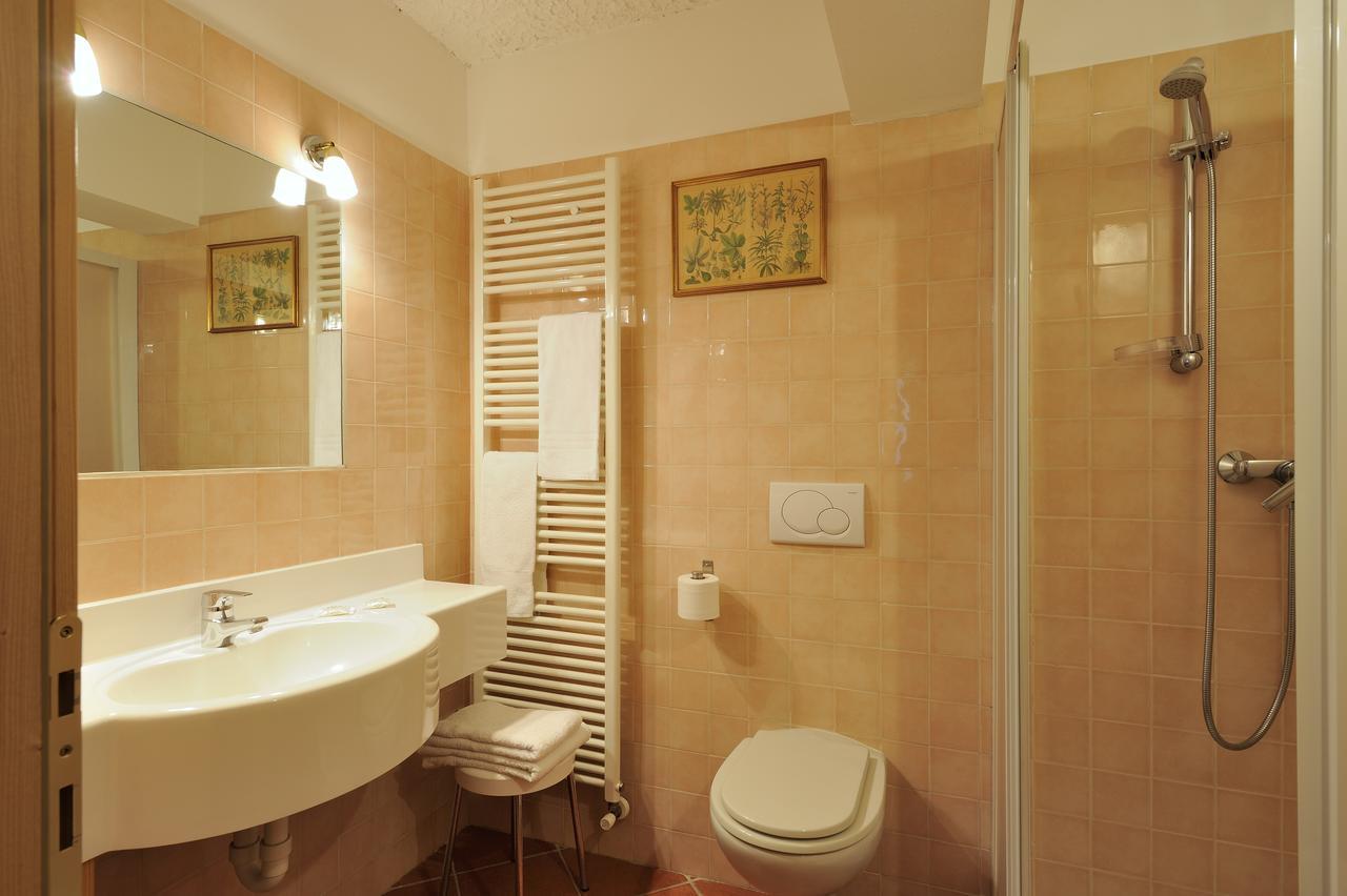 Chalet Dei Pini Aparthotel มาดอนนาดีกัมปิโญ ภายนอก รูปภาพ