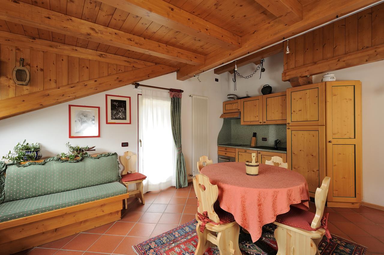 Chalet Dei Pini Aparthotel มาดอนนาดีกัมปิโญ ภายนอก รูปภาพ