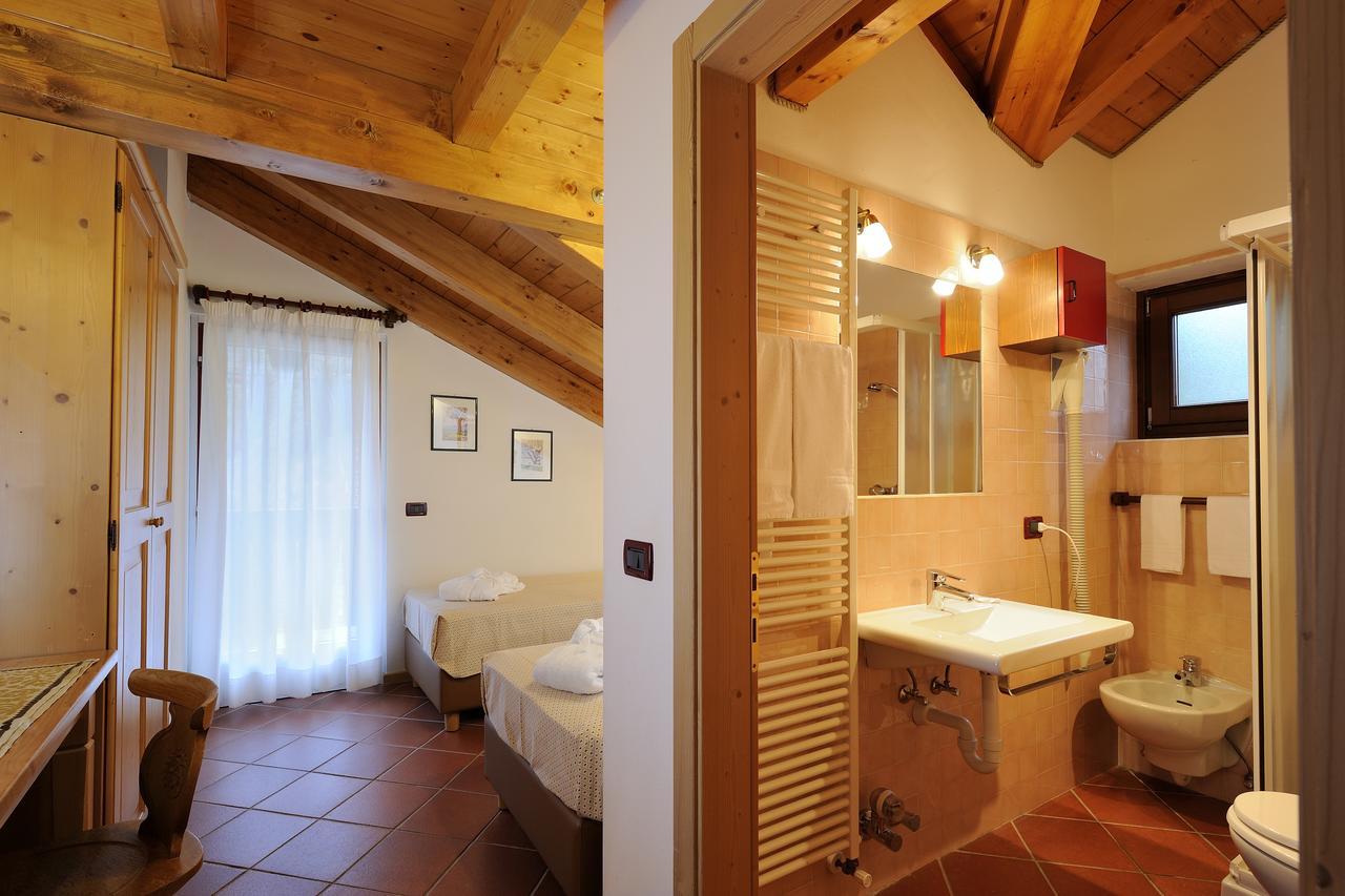 Chalet Dei Pini Aparthotel มาดอนนาดีกัมปิโญ ภายนอก รูปภาพ