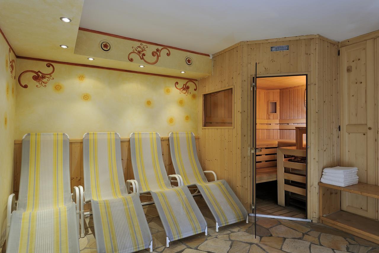 Chalet Dei Pini Aparthotel มาดอนนาดีกัมปิโญ ภายนอก รูปภาพ