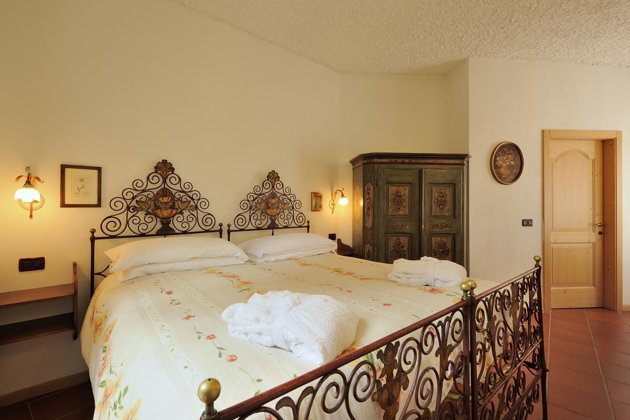 Chalet Dei Pini Aparthotel มาดอนนาดีกัมปิโญ ภายนอก รูปภาพ